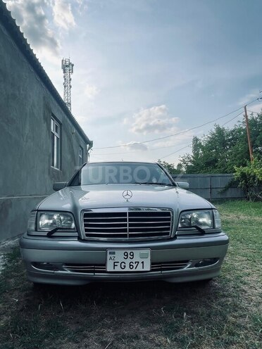 Mercedes C 200-1