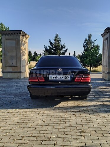 Mercedes E 240-2