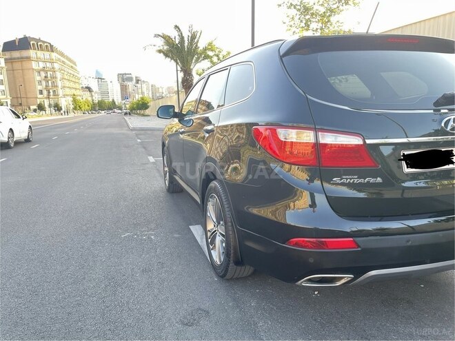Hyundai Grand Santa Fe-4