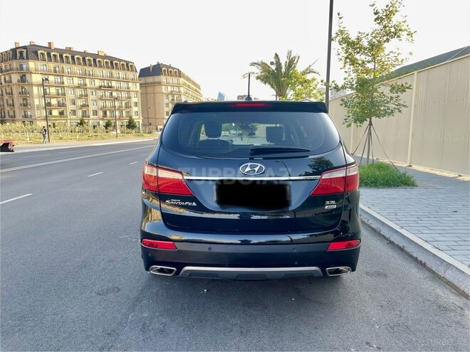 Hyundai Grand Santa Fe-5