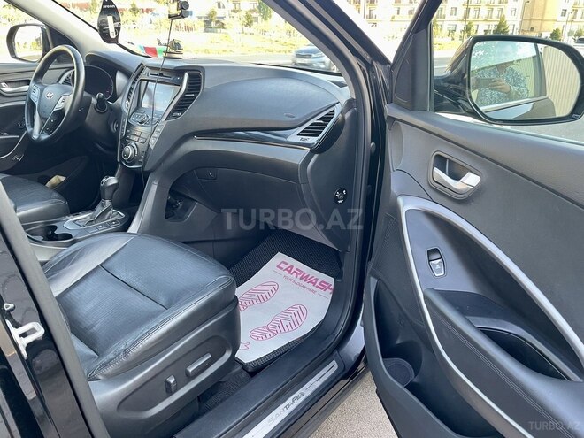 Hyundai Grand Santa Fe-12