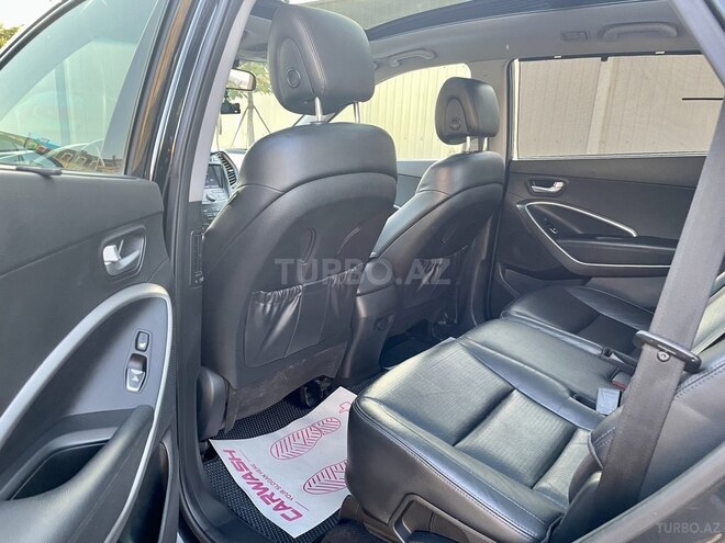 Hyundai Grand Santa Fe-13