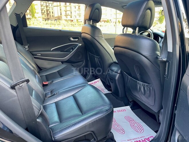 Hyundai Grand Santa Fe-11