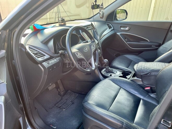 Hyundai Grand Santa Fe-17
