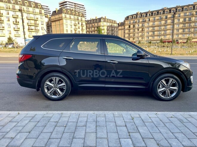 Hyundai Grand Santa Fe-3