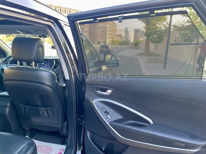 Hyundai Grand Santa Fe-10