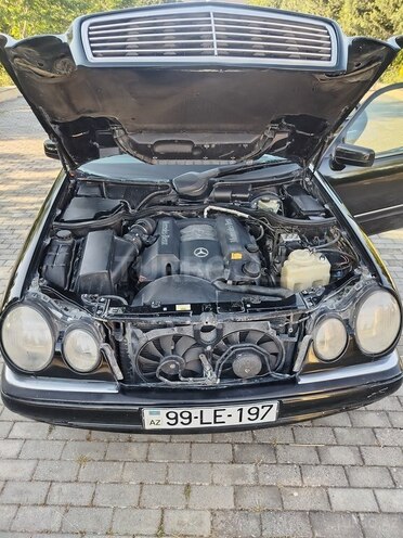 Mercedes E 240-6