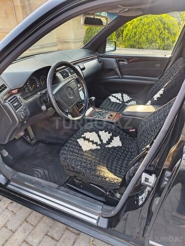 Mercedes E 240-7