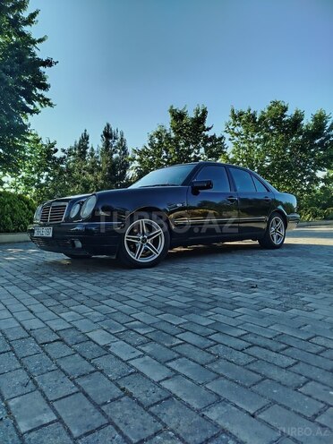 Mercedes E 240-5