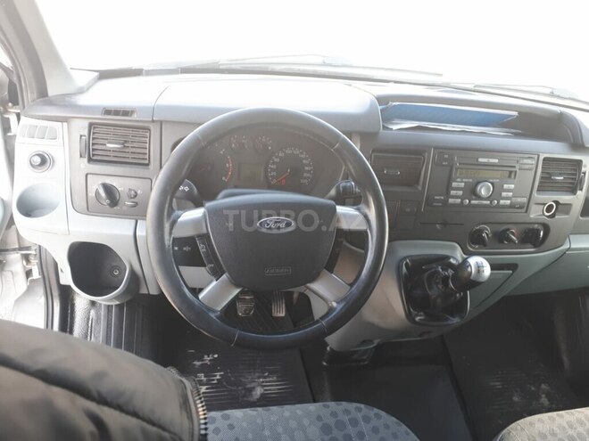 Ford Transit-3