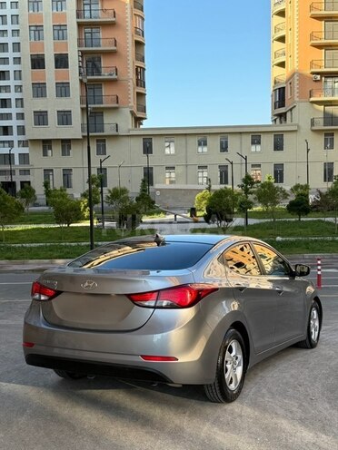 Hyundai Elantra-4