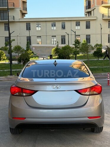Hyundai Elantra-2