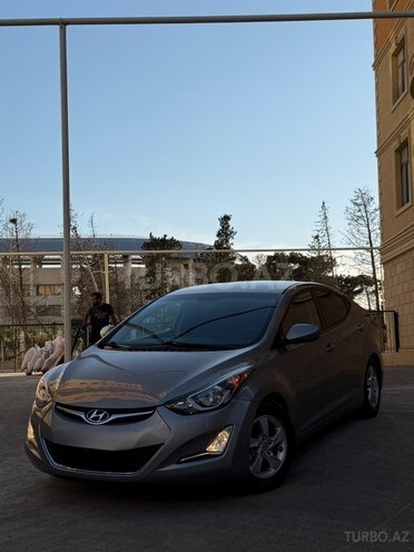 Hyundai Elantra-3