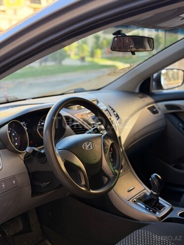 Hyundai Elantra-9