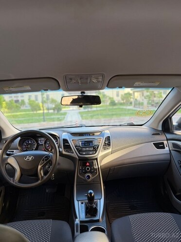 Hyundai Elantra-8