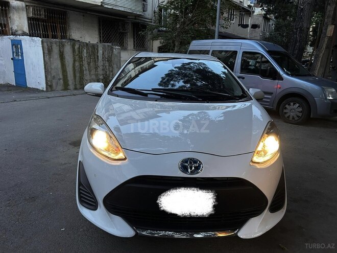 Toyota Aqua-1