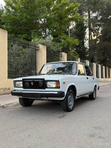 LADA (VAZ) 2107-2