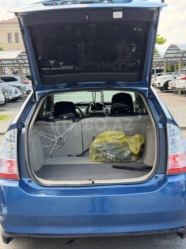 Toyota Prius-12