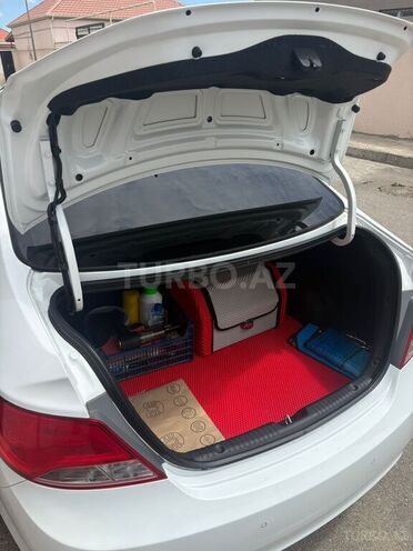 Hyundai Accent-10