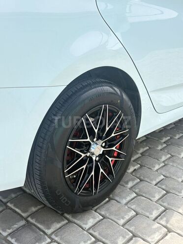 Hyundai Accent-2