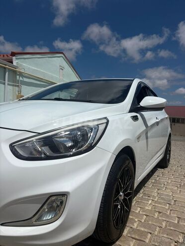 Hyundai Accent-4