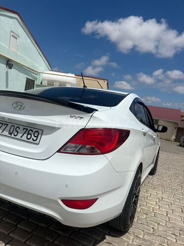 Hyundai Accent-8