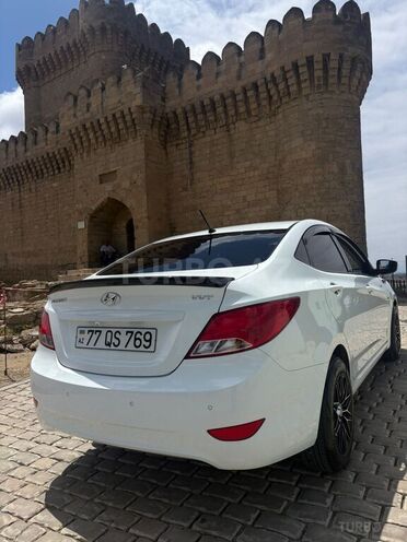 Hyundai Accent-3