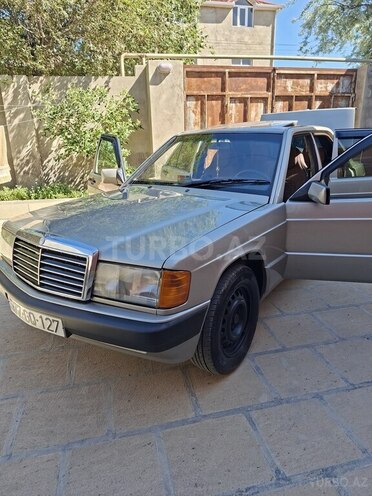 Mercedes 190-1