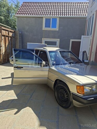 Mercedes 190-10