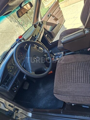 Mercedes 190-11