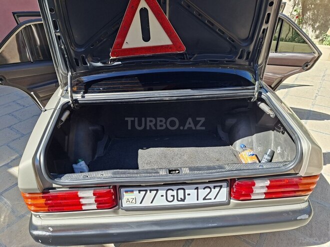 Mercedes 190-14