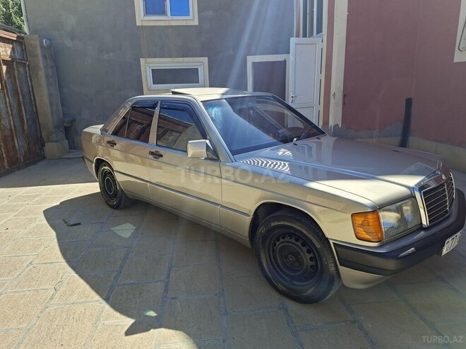 Mercedes 190-15