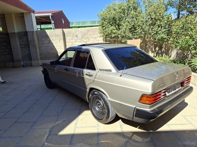 Mercedes 190-18