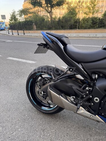 Suzuki GSX-S1000-8