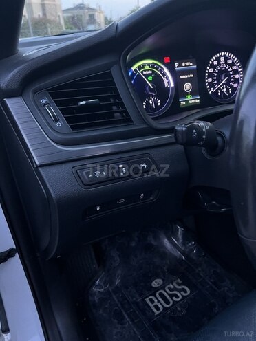 Hyundai Sonata-12