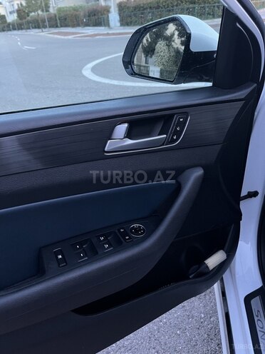 Hyundai Sonata-11