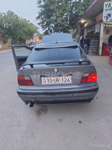 BMW 318-2