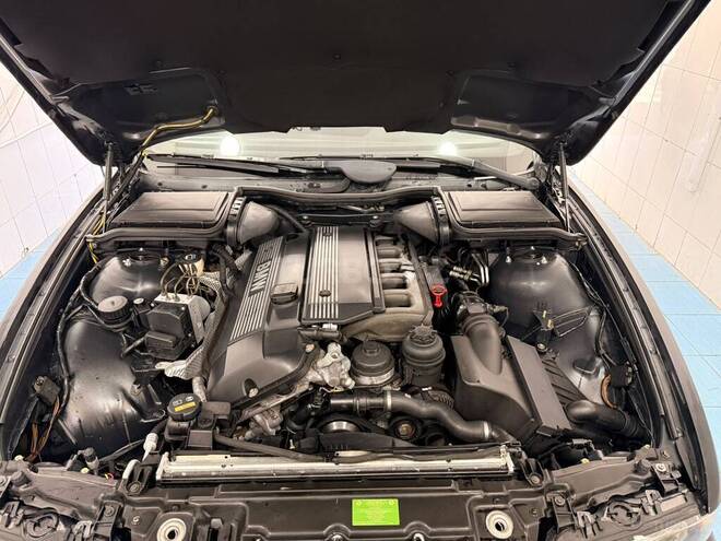 BMW 528-7