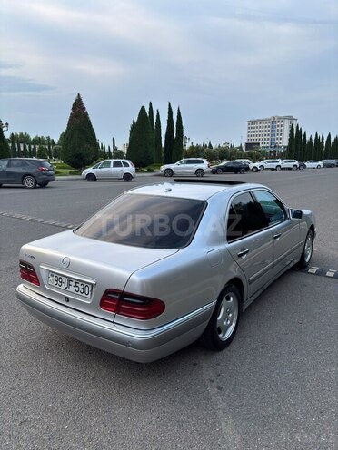 Mercedes E 240-3