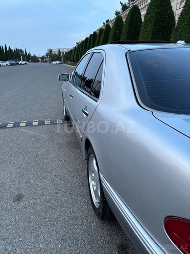 Mercedes E 240-4
