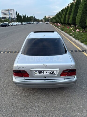 Mercedes E 240-2