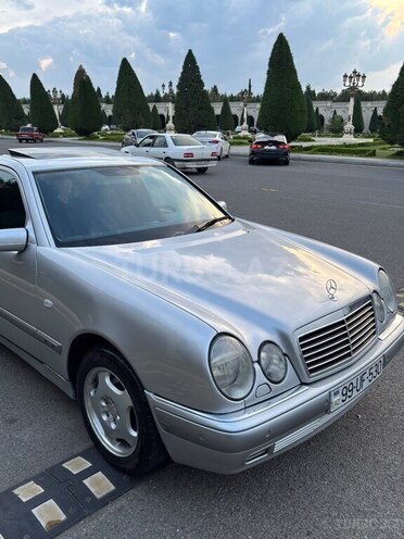 Mercedes E 240-5