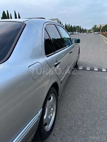 Mercedes E 240-6
