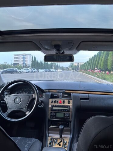 Mercedes E 240-7