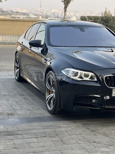 BMW M5-15