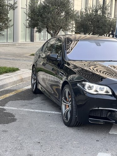 BMW M5-12