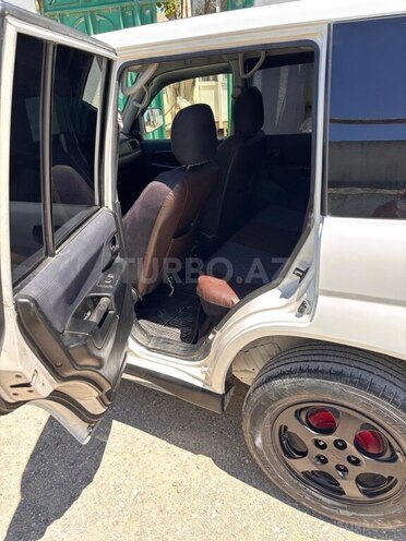 Mitsubishi Pajero io-5