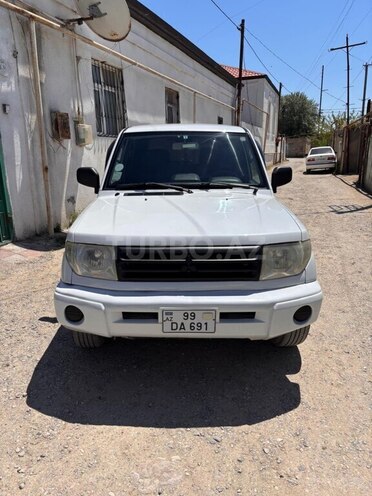 Mitsubishi Pajero io-1