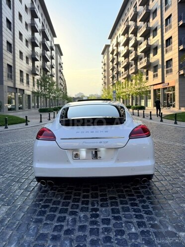Porsche Panamera-5