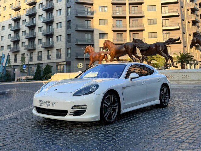 Porsche Panamera-4